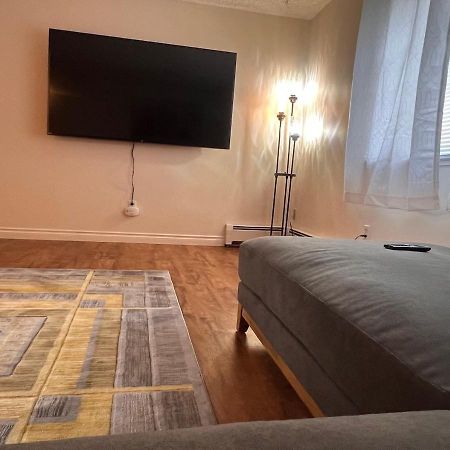 Lovely Two Bedroom, Minutes Away From Downtown Anchorage Buitenkant foto